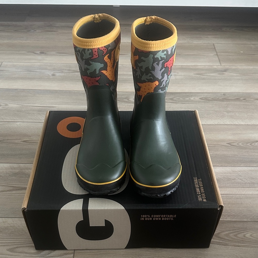 Bogs Kids' Forest Camo Boots size 6 (39)